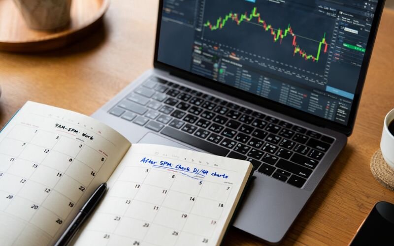Part-time traders with 9-5 jobs benefit from 4H or daily charts
