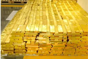 Gold Price Plunges Nearly 2% as Investors React to Trump’s EU Tariff Delay
